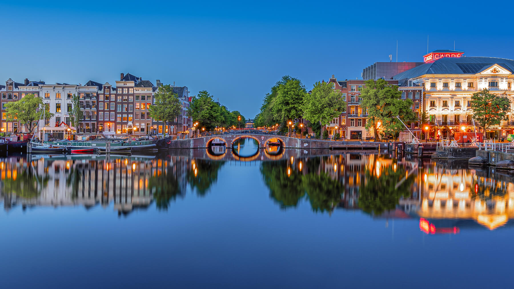 Het plannen van een reflectie foto aan de Amstel te Amsterdam